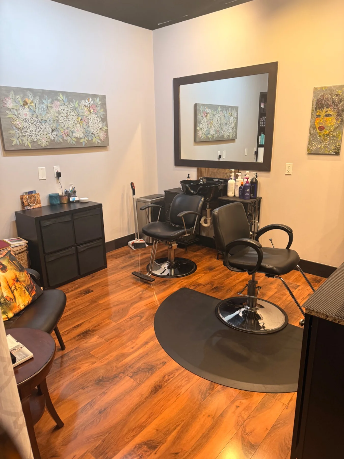 Styling chair and shampoo station in Mitra's studio